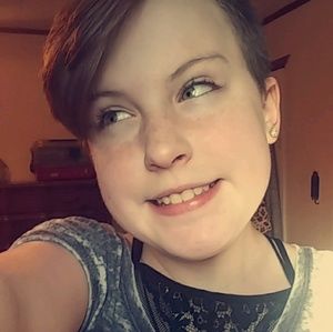 Meet your Posher, Abbey